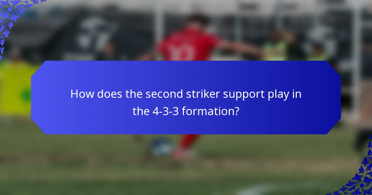 How does the second striker support play in the 4-3-3 formation?